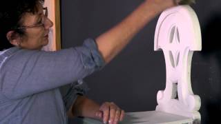 Annie Sloan - Chalk Paint® tutorial No.2 - two-colour distressing technique with clear wax