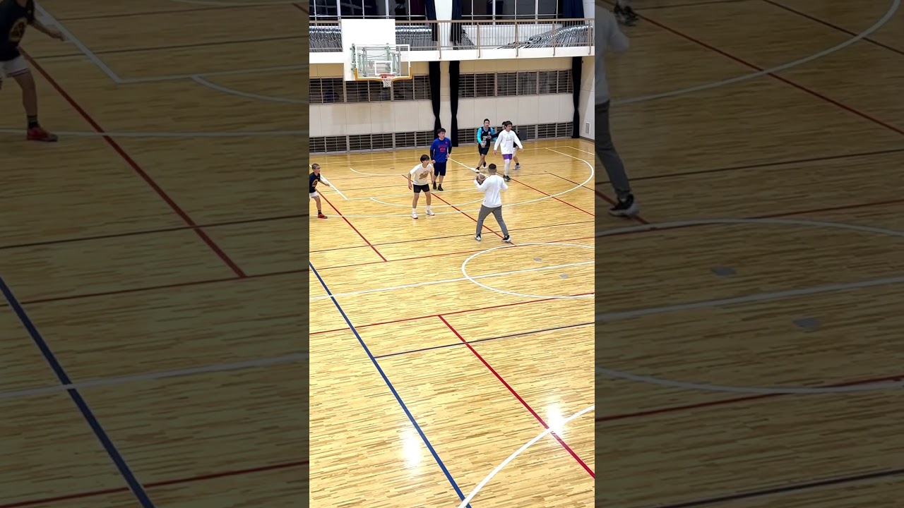 【43歳元Bリーガー】歩きながらでも支配🔥DEFをリードする男⚡️《必殺ドリブル1on1ムーヴ3種》無料🎁✨プロフから #shorts