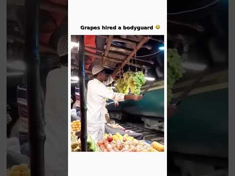 How this vendor protects his grapes 😂 (No one was harmed) follow for more #shorts