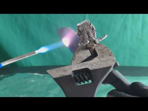 EXPERIMENT! GLOWING 1000 DEGREE KNIFE VS A SWORD OF ARTORIAS FROM DARK SOULS!