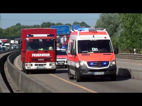Lkw kracht gegen Reisebus auf A6 — ein Schwerverletzter