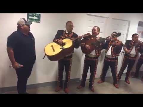 CHUY LIZARRAGA- "NO LLEGA EL OLVIDO" CON MARIACHI