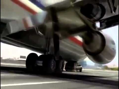 Flugzeug landet auf der Autobahn HD