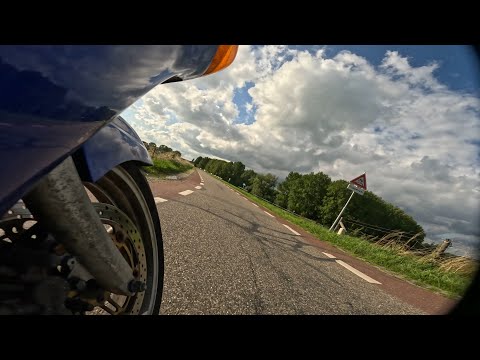 Riding a dyke with Suuz