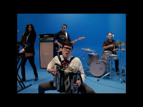 Weezer – Africa (starring Weird Al Yankovic)