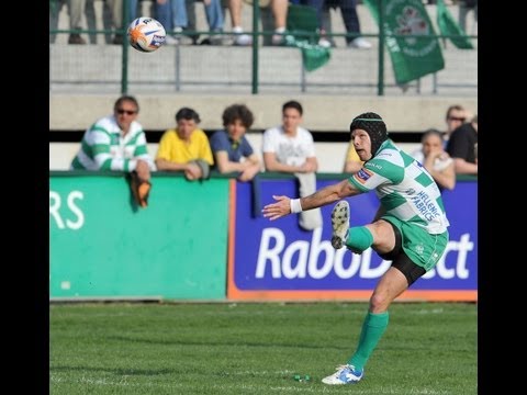 Kris Burton's drop goal attempt sails right and wide  - Scarlets v Benetton Treviso 3rd May 2013