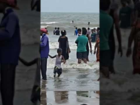 Aaj din hai Sunny Sunny | #shorts | Aarav and Paridhi at Beach | Cute Kids Bathing