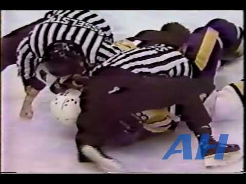 NHL Oct. 31, 1985 Keith Crowder,BOS v Doug Smith,LA Boston Bruins Los Angeles Kings
