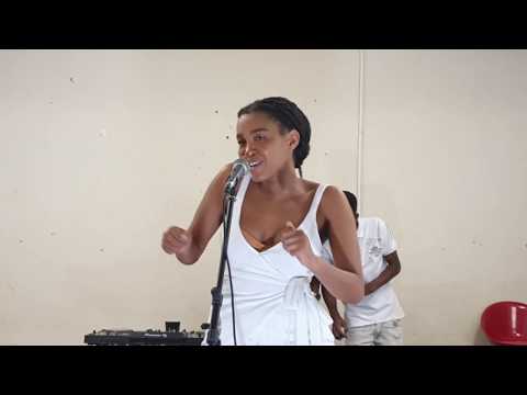 Berita Afrosoul - Ndicel'ikiss (House Remix) @ Indibano, KwaZamuxolo, Noupoort opholamed