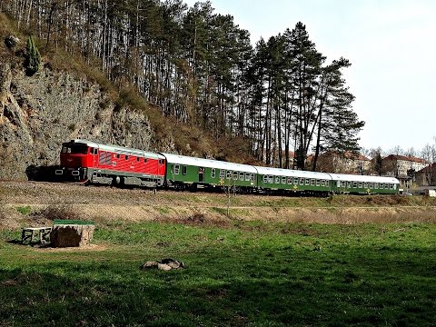 T478.1215 na R 142001 projíždí Chabeřickými skalami