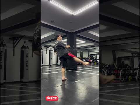 📹 Bruce Lee's Devastating Speed in SLOW-MOTION / The Way of the Dragon jony