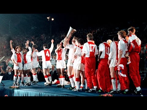 UEFA Cup 1992: 'Boven hebben ze ook een roodwit shirt aan'