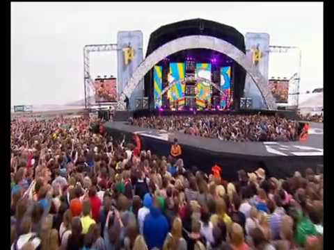 Sophie Ellis-Bextor - Groovejet (if this ain't Love) - Live T4 On the Beach 2009