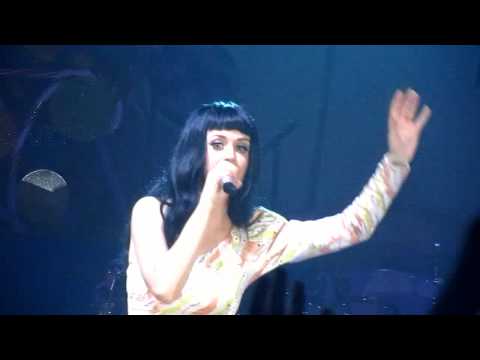 Katy Perry - Whip My Hair (Willow Smith Cover) Live @ Glasgow SECC (05/04/2011) CALIFORNIA DREAMS thumnail
