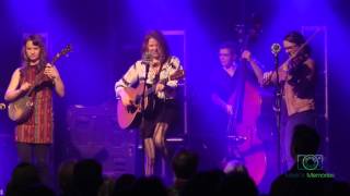 Della Mae  2016-02-19  This World Oft Can Be
