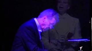 Alberto Favero con Paloma San Basilio en "Vives entre sombras" de VICTOR VICTORIA