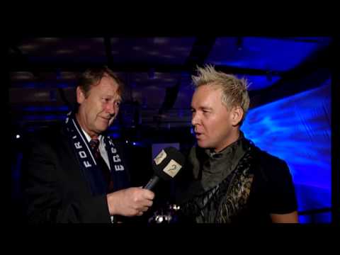 Se Åge Hareide intervjue seg selv