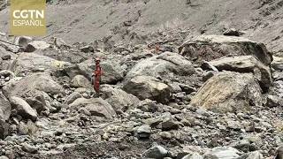 Retos de los equipos de rescate al despejar el último kilómetro hasta la zona de rescate en Xizang