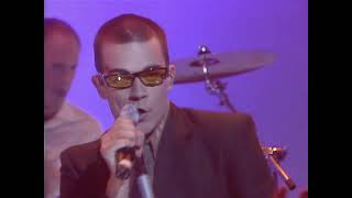 Robbie Williams - South Of A Border (TOTP - Sep. 26th, 1997)