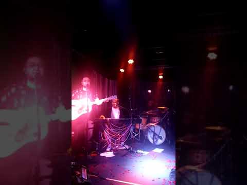 Daniska - MIŞ GİBİ performansı (kısa) @Kadıköy Sahne (11.12.2019)