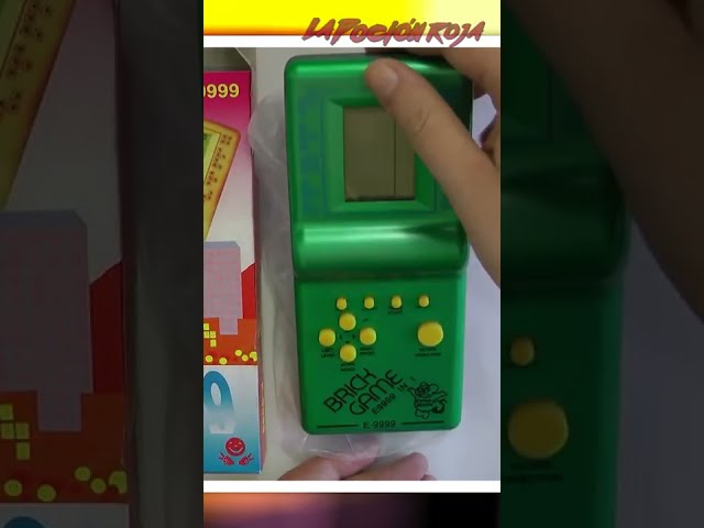 Vídeo relacionado con CZT Cube Consola de Juegos Pantalla Grande 999 en 1 Juego de Bloques Consola portátil Retro Ladrillos electrónicos portátiles Puzzle Regalos de Juguetes para niños/Estudiantes/Novios (Orange)