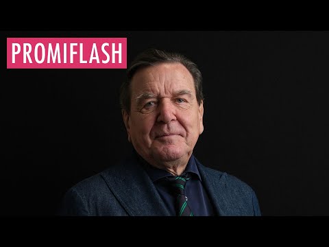 Video Thumbnail: Gerhard Schröder beweist sein Können als Handwerker im Netz