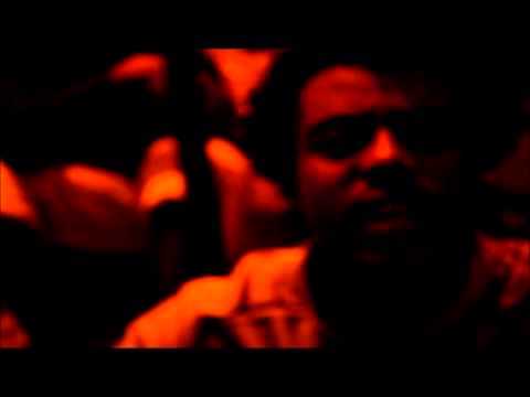 B.B.Jesus, Trigga, OneBless, KrOniXSS - No Momento (prod. B.B.Jesus) (2013)