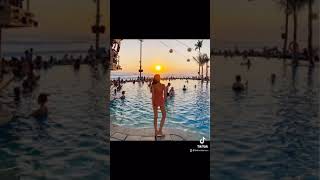 Che khuyết điểm vòng 2 cùng đồ bơi 1 mảnh nhé