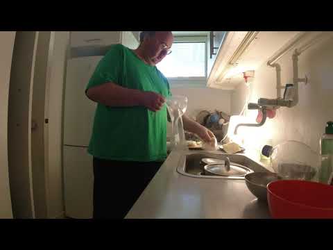 MongoTV_6861 - Min Morgenmad - MØLLEBOLLLE Med HØNSESALAT - OST - RØGET FILET