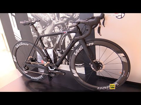 FSA K-Force WE Disc Brake FSA Components Accessorized Bike - Walkaround Tour - 2020 Model