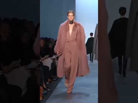 #KasiaStruss x #MichaelKros #fallwinter2012 #fall2011 #2011 #moda #pasarela #Runway #catwalk #fyp #t