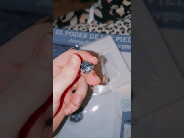 Vídeo relacionado con Collar Lapis Lazuli Crystal - Crystal lapis lazuli 20G, Lapis Lazuli Crystal Pendant | Joyería de collar de roca coleccionable azul natural tejida a mano para uso diario, cumpleaños i, Se référer au