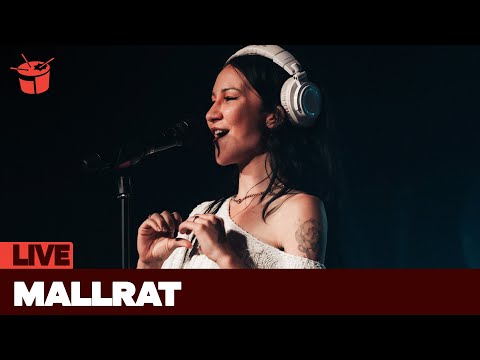 Mallrat – „Charlie“ (Live-Auftritt zur 50. Tour von triple j)