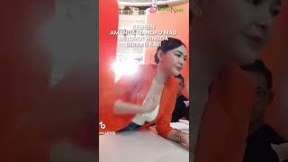 Download lagu Kemben Amanda Manopo Mau Melorot hingga Berkali kali Dibenerin, Ribet dengan Outfit nya mp3