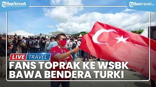 Fans Toprak Razgatlioglu Jauh-jauh Datang Nonton WSBK Mandalika, Bawa Bendera Turki