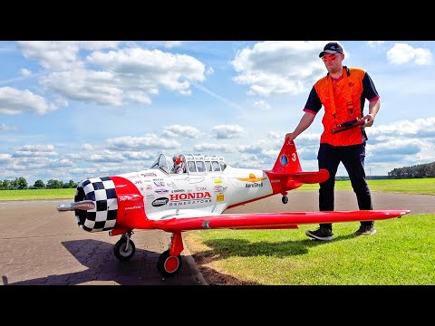 HUGE HARVARD AT-6 TEXAN RC MODEL WITH REAL RADIAL ENGINE SOUND!