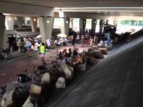 clima Rave against coal under The bridge