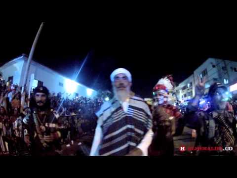 Los ‘guerrilleros’ que desfilaron sin dejar las armas