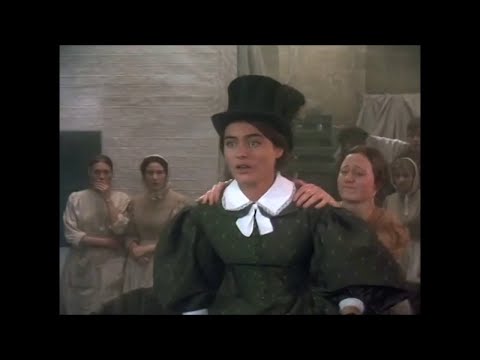 Чорна оксамитова сукня