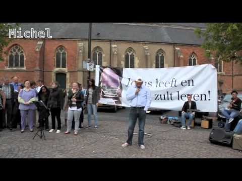 Kandil Emas 17-04-11 op de markt