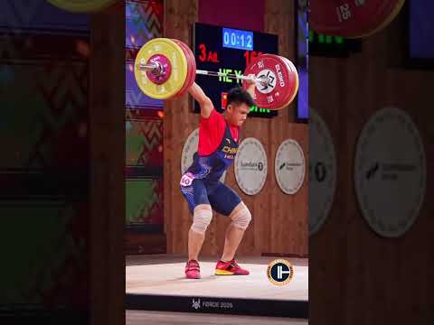 A lift for the books! 🇨🇳 HE Yueji hits 160 kg Snatch WR in the 71 kg class at the 2025 Worlds.