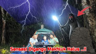 Download lagu Horror...!! In the pouring rain, the sensation of being disturbed by spirits beside the tent with re mp3