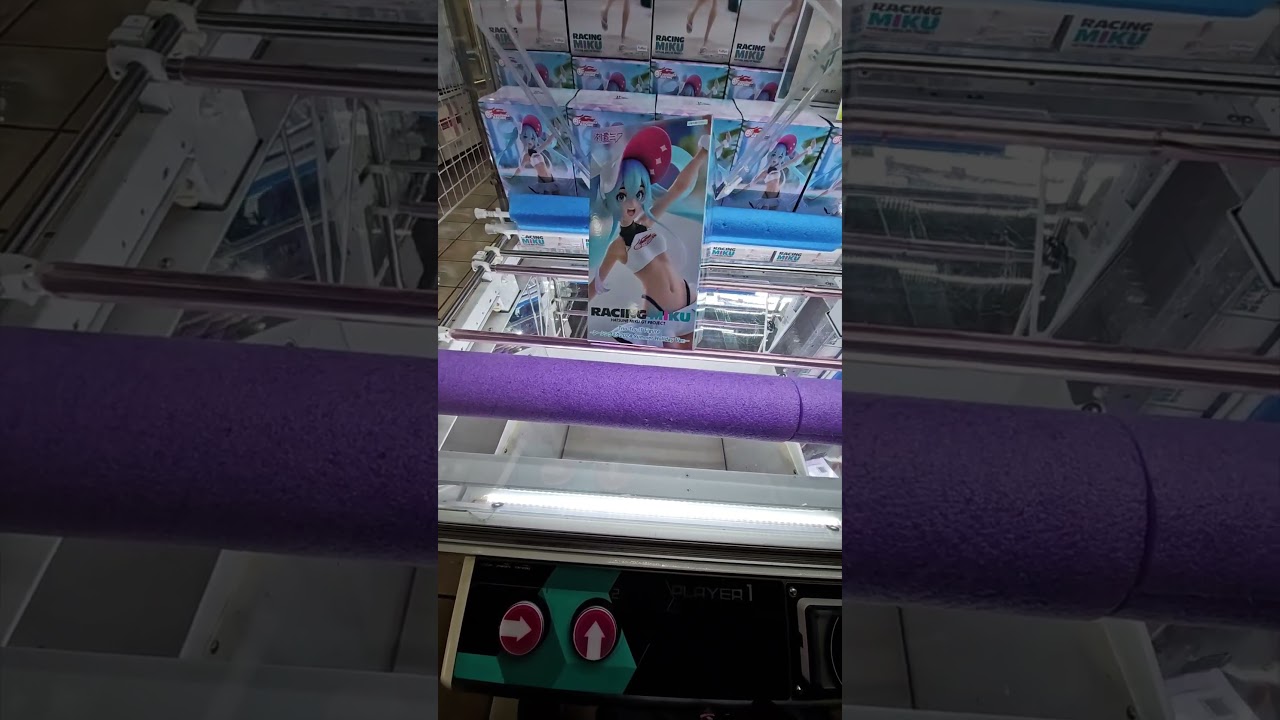 レーシングミクを手に入れたいのに３０００円以上使ったわ！