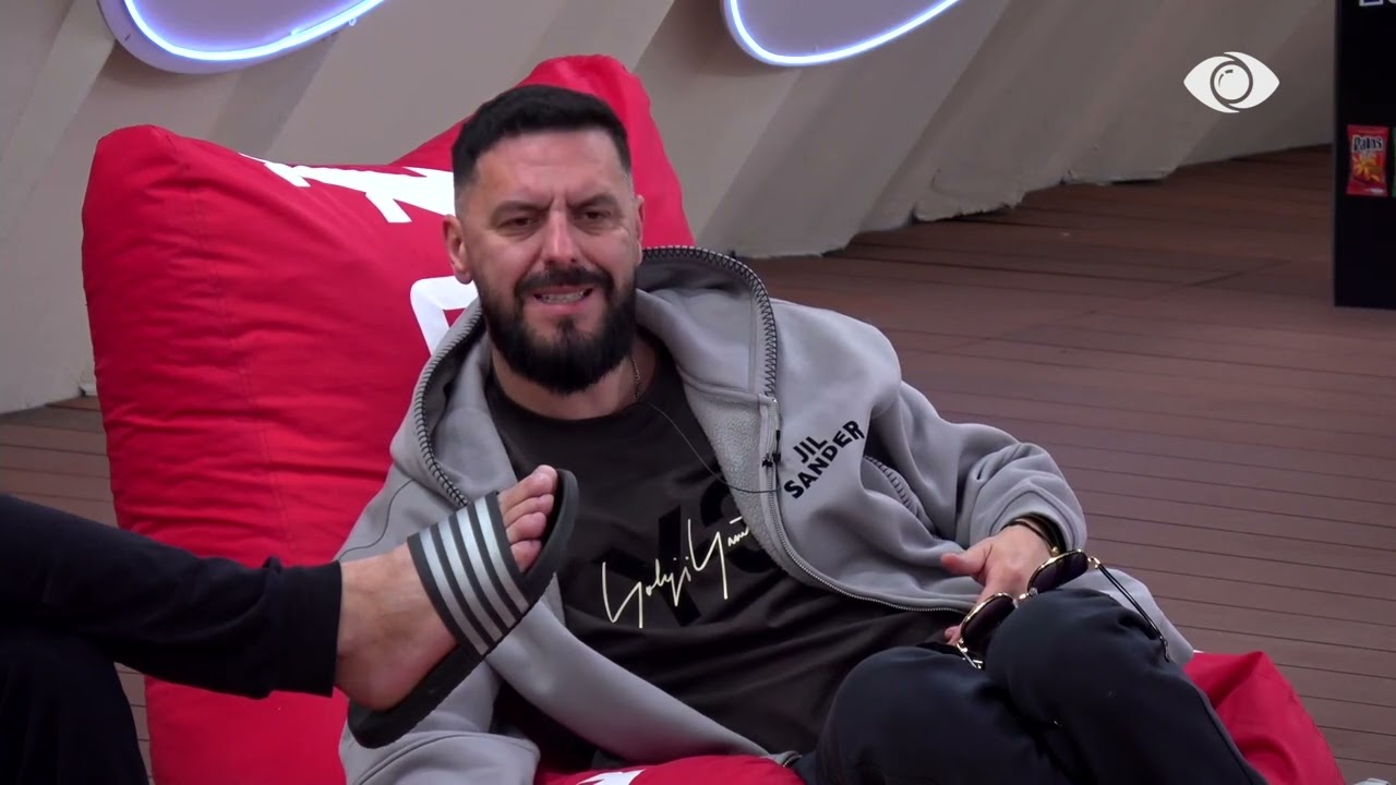 Ja pra ai që lagte me shishe, iku vetë/ Miri bisedon me Artanin