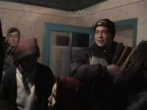 25 Klézse [Cleja]   Warming up the 'uráló'ceremonial drum. Az urálódob melegítése