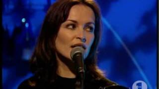 Download lagu The Corrs - Runaway - VH1(1996) mp3 Download lagu The Corrs - Runaway - VH1(1996) mp3