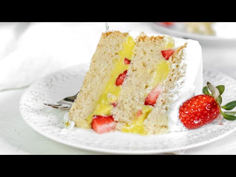 Vegan VANILLA CAKE with homemade Sponge Cake and Strawberries