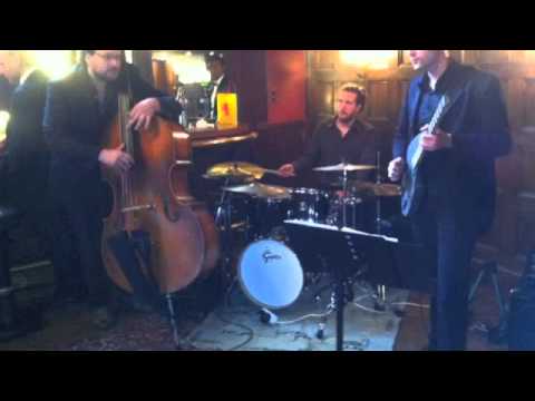 Jazztrio Vierklang - Angel Eyes
