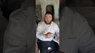 מערת רבי הושעיא רבה ליד מעלות הרב עדיאל בוארון כל הפושט יד לתשובה נותנים לו (הרב אברהם מלמד) - התמונה מוצגת ישירות מתוך אתר האינטרנט יוטיוב. זכויות היוצרים בתמונה שייכות ליוצרה. קישור קרדיט למקור התוכן נמצא בתוך דף הסרטון