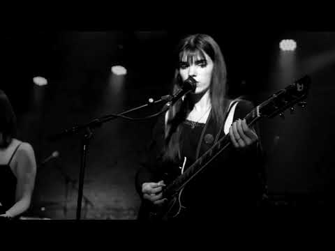 Ellenor Vora - ''Flounder'' live at Muziekgieterij, Maastricht